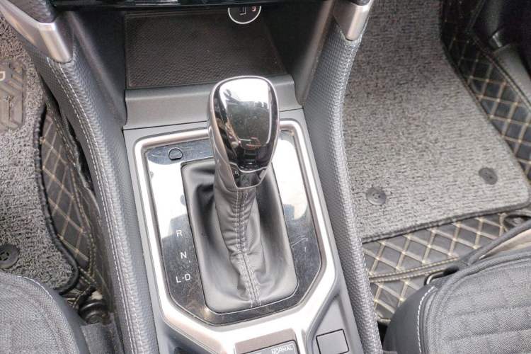Used Subaru Forester 2020 2.0i Luxury Edition EyeSight Gear Lever