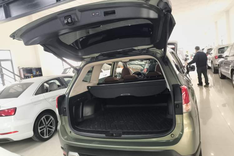 Used Subaru Forester 2020 2.0i e-Boxer Flagship Edition with EyeSight Trunk