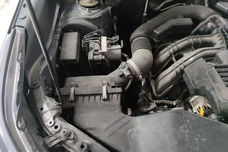 Used Subaru Forester 2020 2.0i Luxury Edition EyeSight Engine Bay Right