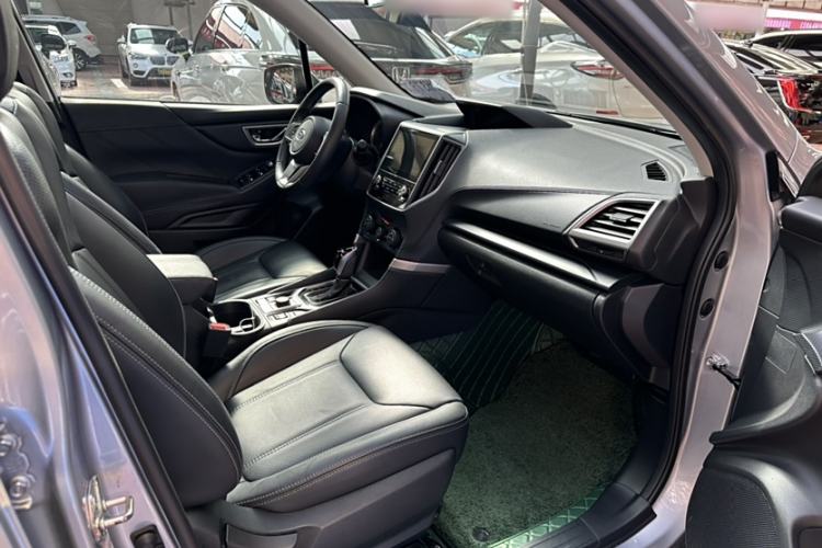 Used Subaru Forester 2020 2.0i Luxury Edition Interior 5