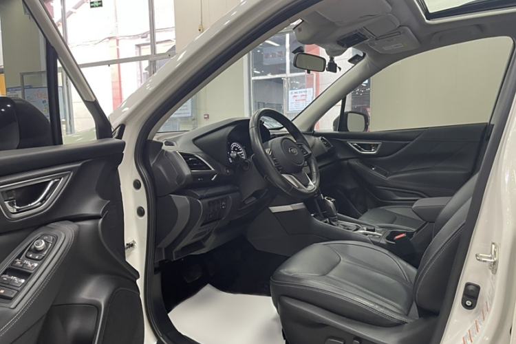 Used Subaru Forester 2020 2.0i Luxury Edition EyeSight Interior 2