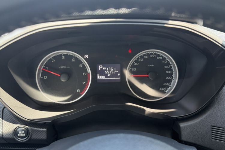 Used Subaru Forester 2020 2.0i Luxury Edition Odometer Close Up