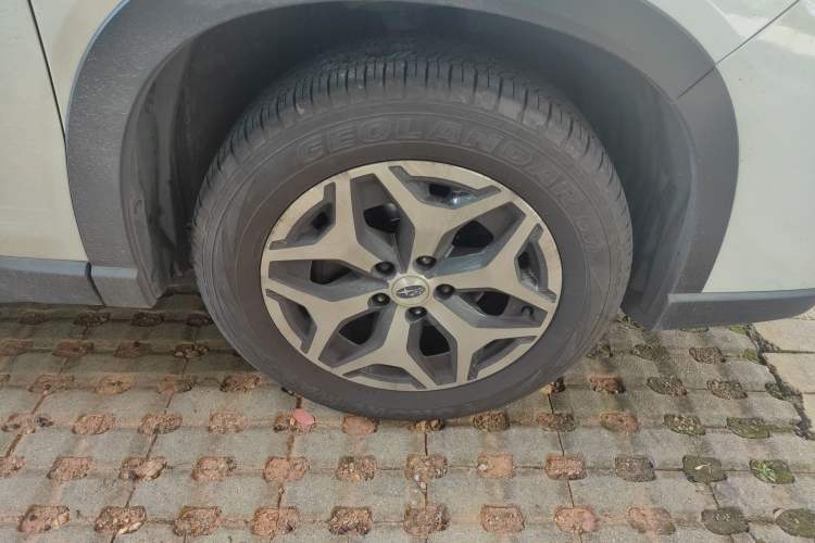 Used Subaru Forester 2020 2.0i Luxury Edition Right Front Wheel Hub