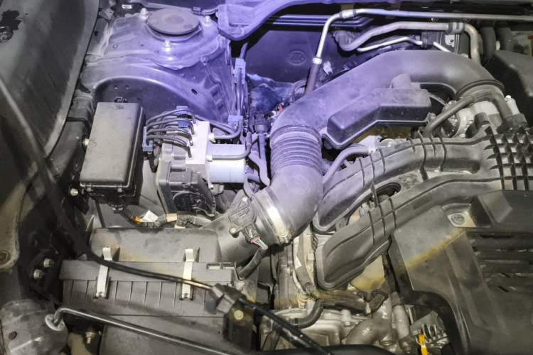 Used Subaru Forester 2021 2.0i Luxury Edition EyeSight Engine Bay Right