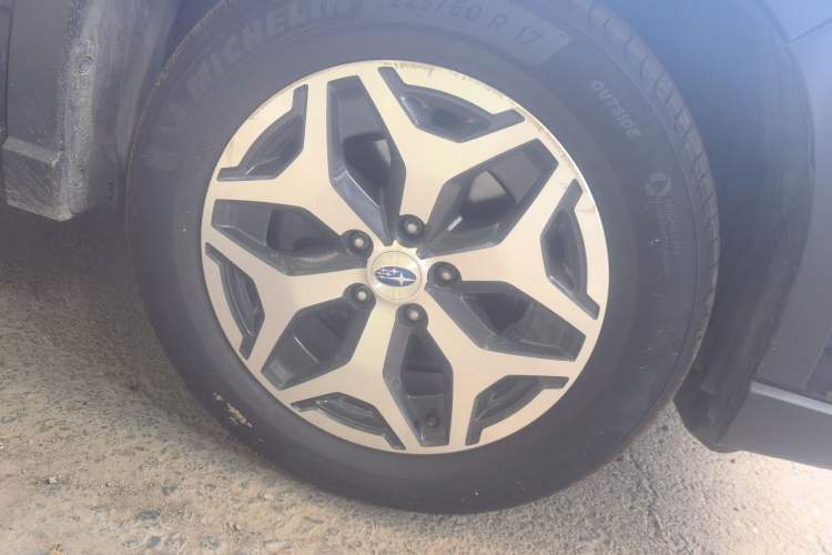 Used Subaru Forester 2021 2.0i Luxury Edition Right Front Wheel Hub