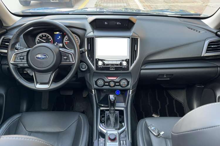 Used Subaru Forester 2021 2.0i Luxury Edition Center Console