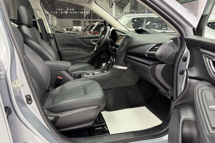 Used Subaru Forester 2021 2.0i Luxury Edition EyeSight Interior 4