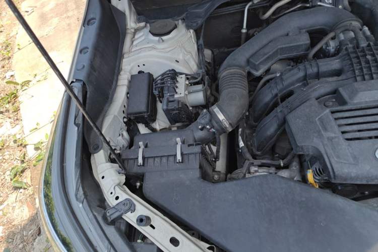 Used Subaru Forester 2021 2.0i Luxury Edition Engine Bay Right