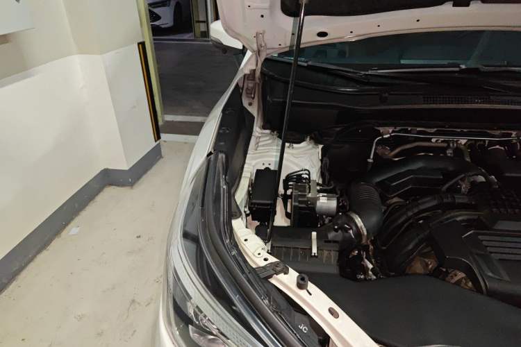Used Subaru Forester 2021 2.0i Luxury Edition Engine Bay Right