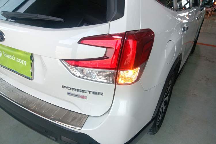 Used Subaru Forester 2021 2.0i Luxury Edition EyeSight Exterior 3