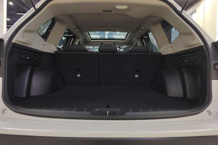 Used Subaru Forester 2021 2.0i Luxury Edition EyeSight Interior 9