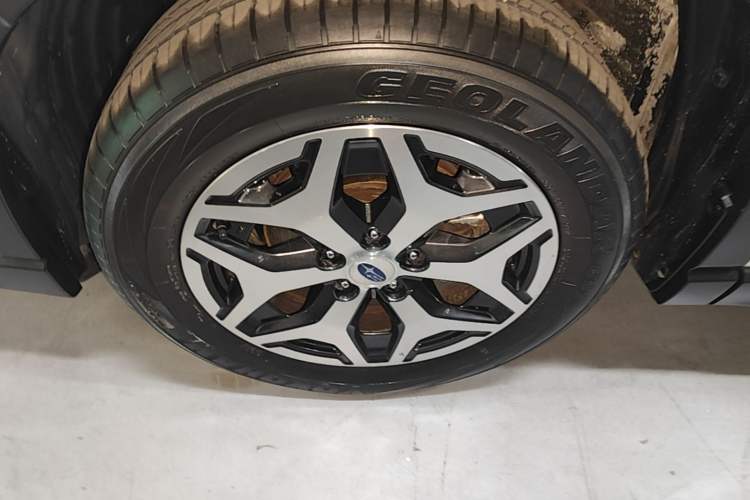 Used Subaru Forester 2021 2.0i Luxury Edition EyeSight Left Front Wheel Hub