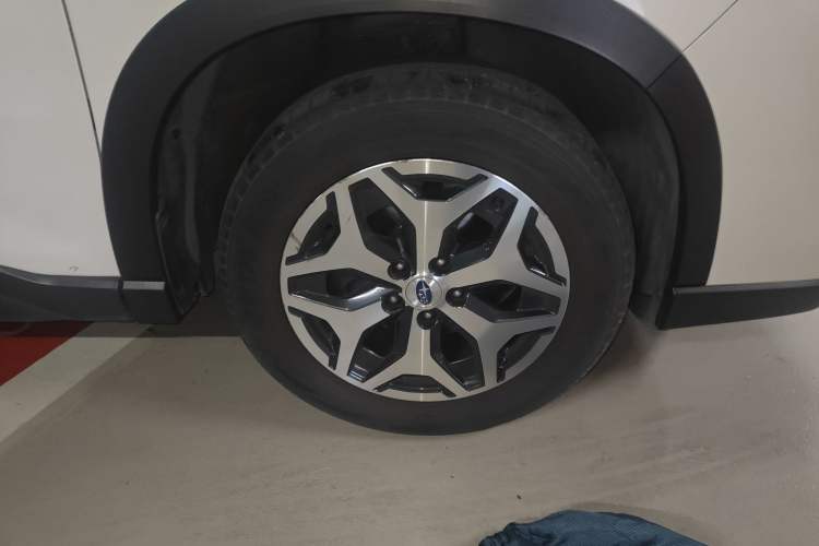 Used Subaru Forester 2021 2.0i Luxury Edition Right Front Wheel Hub