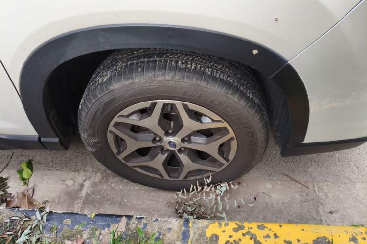 Used Subaru Forester 2021 2.0i Luxury Edition Right Front Wheel Hub