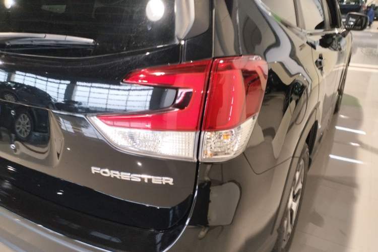 Used Subaru Forester 2022 2.0i AWD Luxury Edition EyeSight Exterior 3