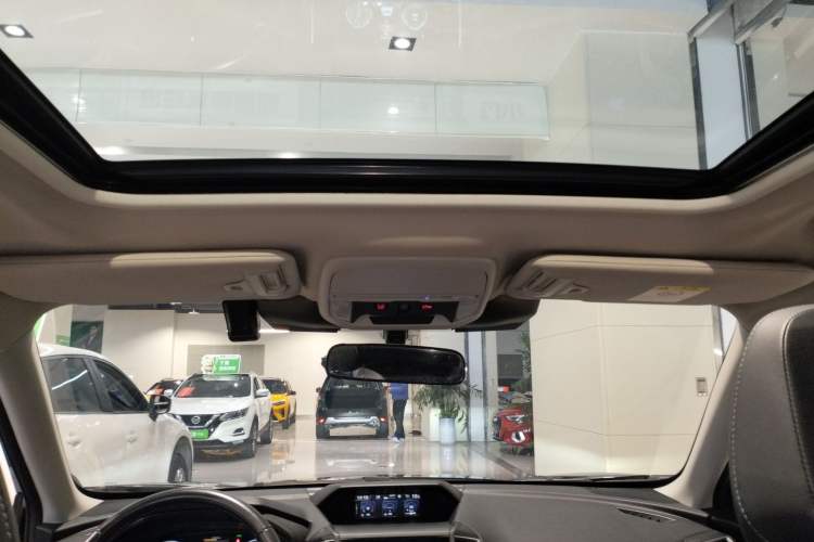 Used Subaru Forester 2022 2.0i AWD Luxury Edition EyeSight Headliner