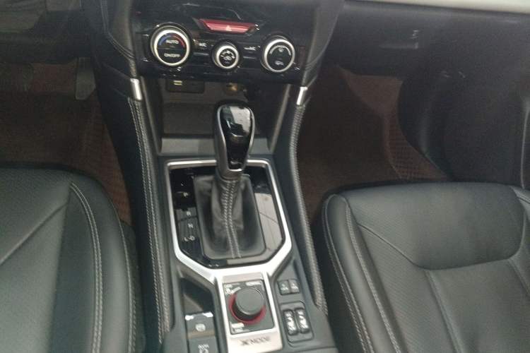 Used Subaru Forester 2022 2.0i AWD Luxury Edition EyeSight Gear Lever
