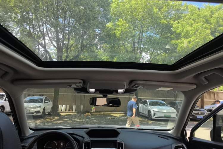 Used Subaru Forester 2022 2.0i AWD Luxury Edition EyeSight Headliner