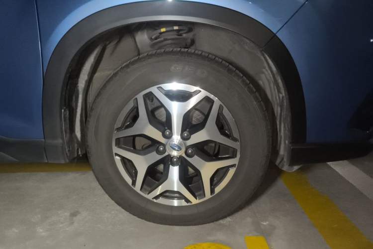 Used Subaru Forester 2022 2.0i AWD Luxury Edition EyeSight Right Front Wheel Hub