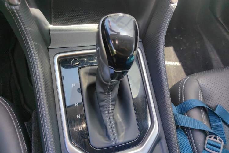 Used Subaru Forester 2022 2.0i AWD Luxury Edition Gear Lever
