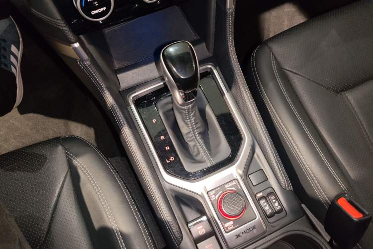 Used Subaru Forester 2022 2.0i AWD Luxury Edition EyeSight Gear Lever