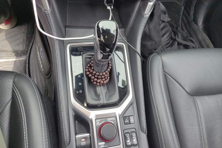 Used Subaru Forester 2022 2.0i AWD Luxury Edition Gear Lever
