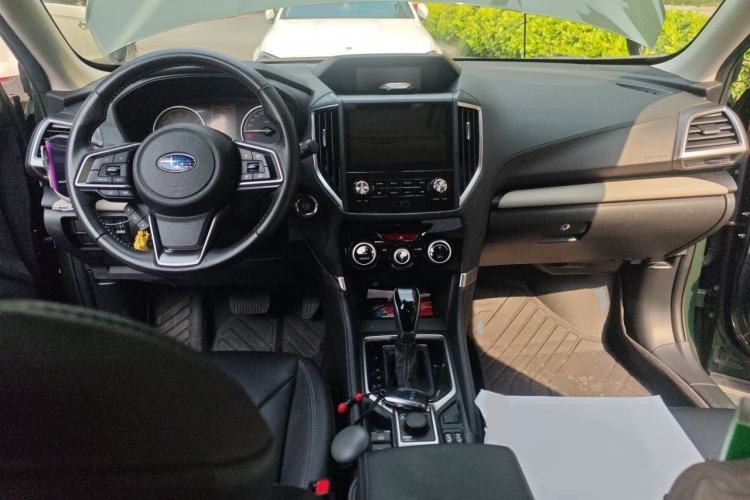 Used Subaru Forester 2022 2.0i AWD Luxury Edition EyeSight Interior 2