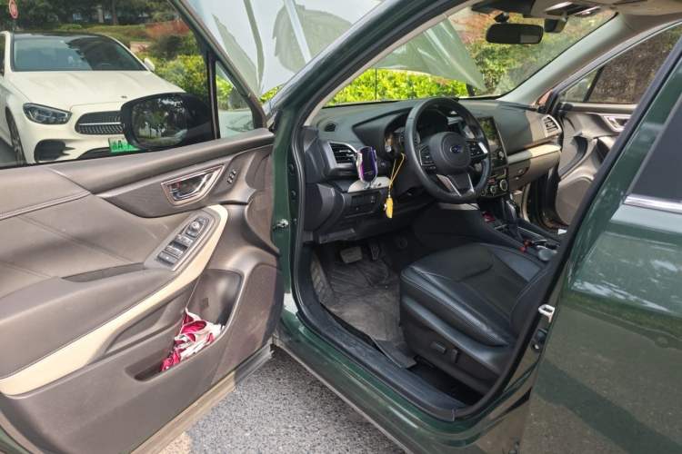Used Subaru Forester 2022 2.0i AWD Luxury Edition EyeSight Interior 3