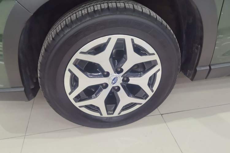Used Subaru Forester 2022 2.0i AWD Luxury Edition EyeSight Left Front Wheel Hub