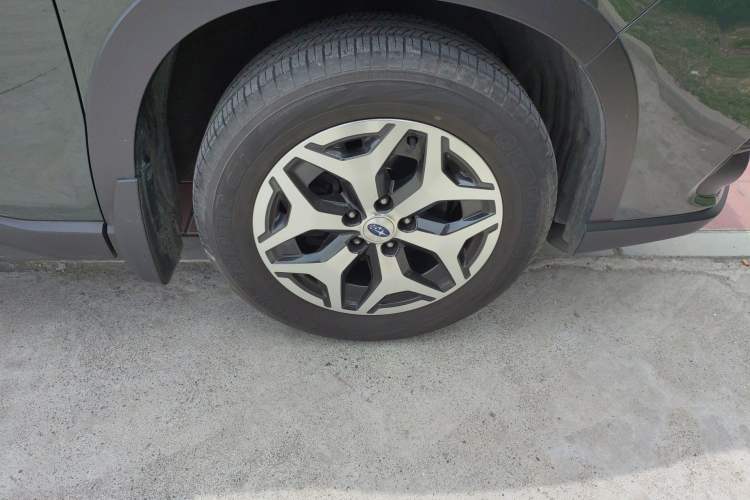 Used Subaru Forester 2022 2.0i AWD Luxury Edition Right Front Wheel Hub