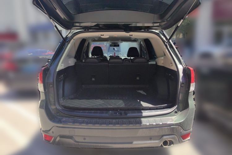 Used Subaru Forester 2022 2.0i AWD Luxury Edition Trunk