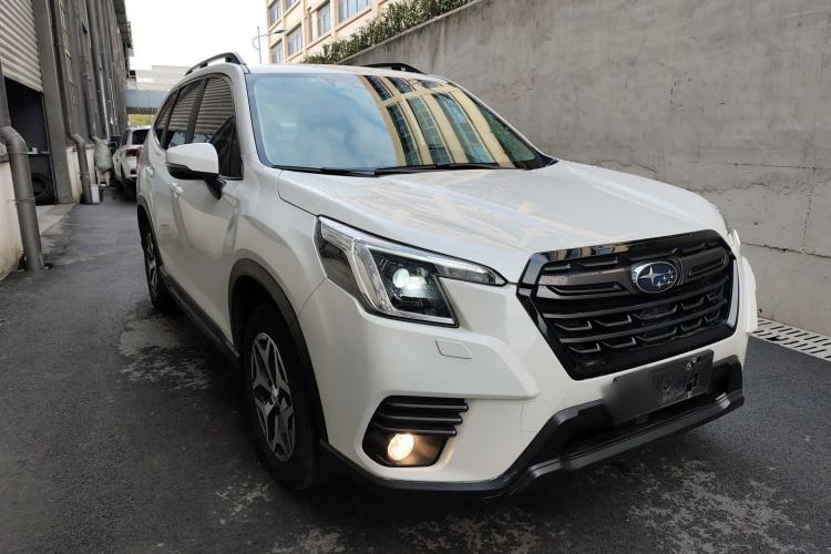 Used Subaru Forester 2022 2.0i AWD Luxury Edition EyeSight Front Right 45 Deg