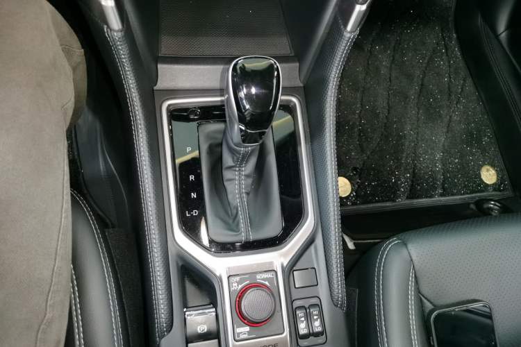 Used Subaru Forester 2022 2.0i AWD Luxury Edition EyeSight Gear Lever