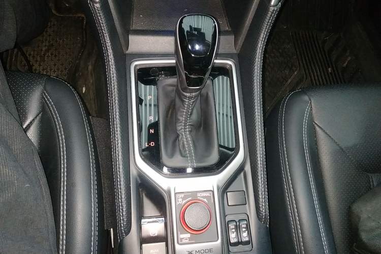 Used Subaru Forester 2022 2.0i AWD Luxury Edition EyeSight Gear Lever