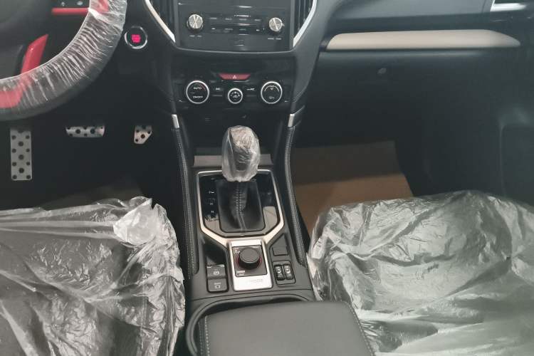 Used Subaru Forester 2022 2.0i AWD Luxury Edition EyeSight Gear Lever
