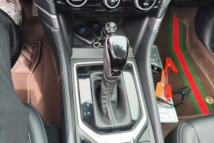 Used Subaru Forester 2022 2.0i AWD Luxury Edition EyeSight Gear Lever