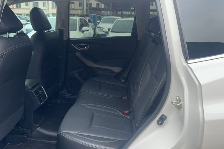 Used Subaru Forester 2022 2.0i AWD Luxury Edition EyeSight Interior 2