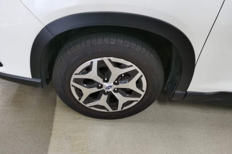 Used Subaru Forester 2022 2.0i AWD Luxury Edition EyeSight Left Front Wheel Hub