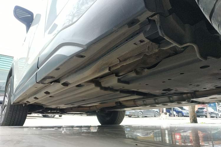 Used Subaru Forester 2022 2.0i AWD Luxury Edition EyeSight Left Side Sill