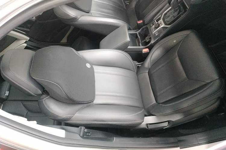 Used Subaru Forester 2022 2.0i AWD Luxury Edition EyeSight Right Front Seat