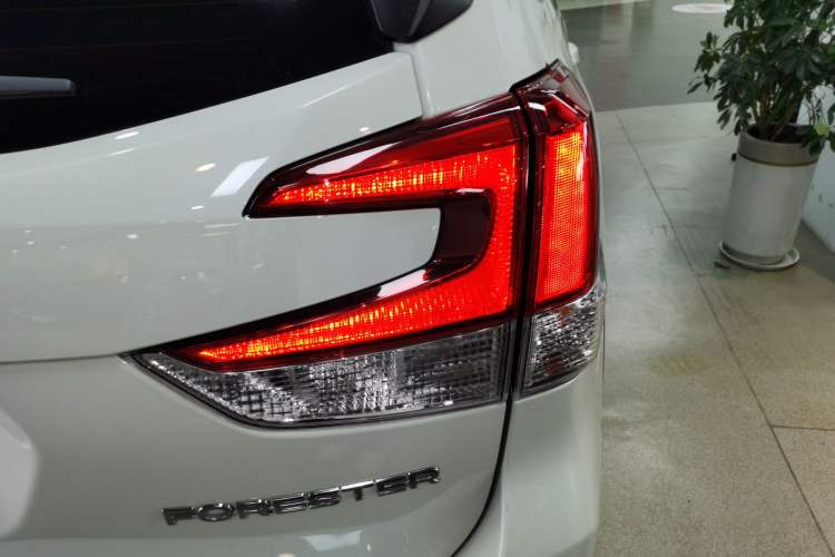 Used Subaru Forester 2022 2.0i AWD Luxury Edition EyeSight Right Rear Taillight
