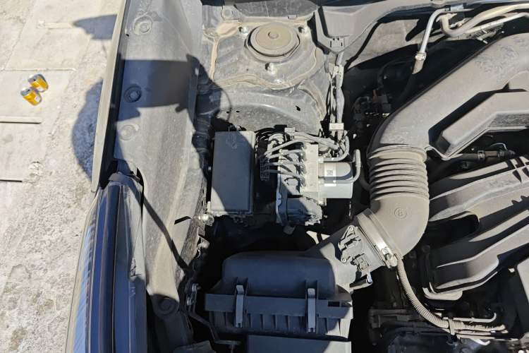 Used Subaru Forester 2024 2.5i AWD Premium Edition EyeSight Engine Bay Right