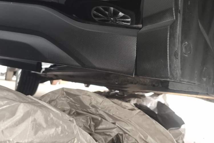 Used Subaru Forester 2024 2.0i AWD Luxury Edition EyeSight Right Side Sill