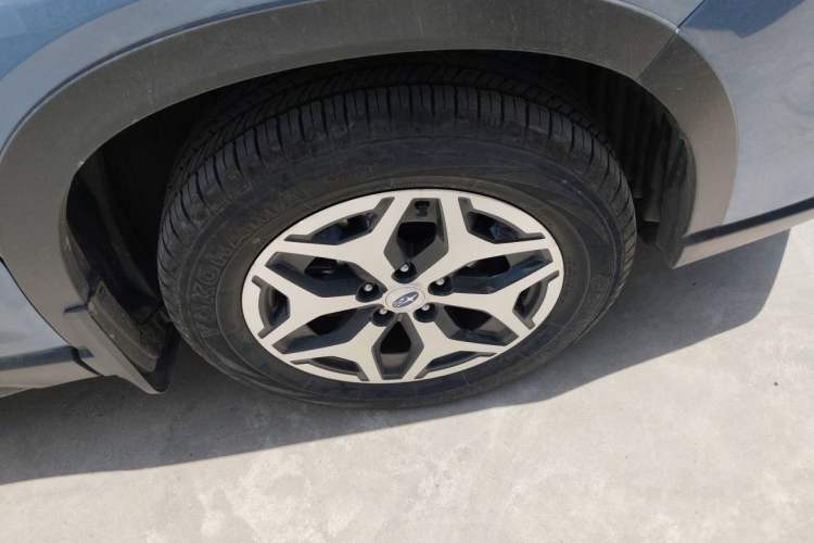 Used Subaru Forester 2024 2.0i AWD Luxury Edition Right Front Wheel Hub