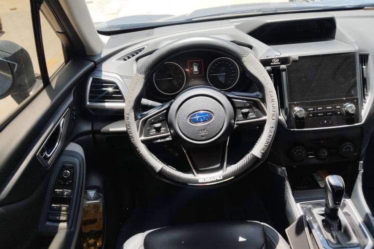 Used Subaru Forester 2024 2.0i AWD Luxury Edition Steering Wheel