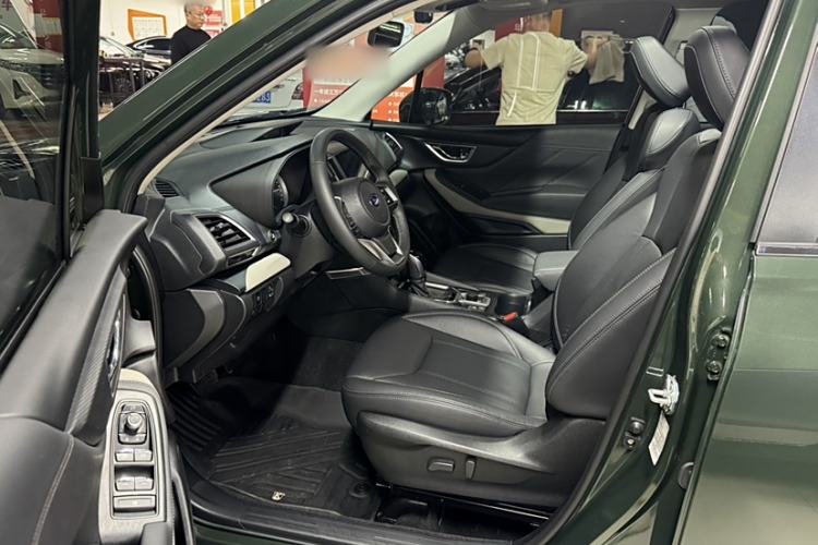 Used Subaru Forester 2024 2.5i AWD Premium Edition EyeSight Interior 1