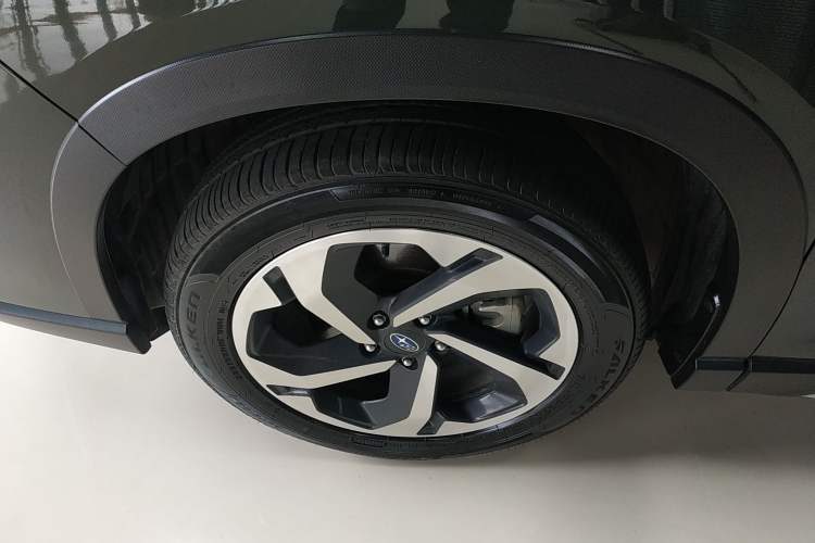 Used Subaru Forester 2024 2.5i AWD Flagship Edition EyeSight Left Front Wheel Hub
