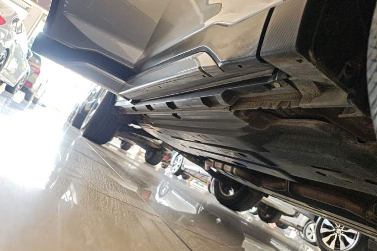 Used Subaru Forester 2024 2.5i AWD Flagship Edition EyeSight Right Side Sill
