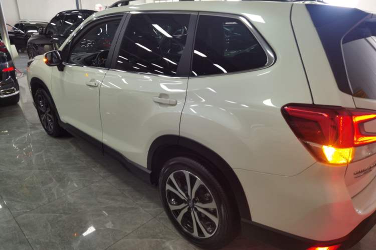 Used Subaru Forester 2024 2.5i AWD Premium Edition EyeSight Exterior 3