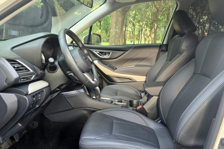 Used Subaru Forester 2024 2.5i AWD Premium Edition EyeSight Interior 1